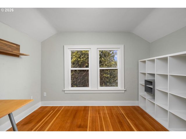 9707 N LOMBARD St, Portland, OR 97203