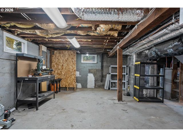 9707 N LOMBARD St, Portland, OR 97203