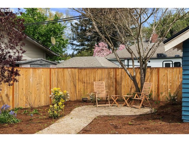 9707 N LOMBARD St, Portland, OR 97203