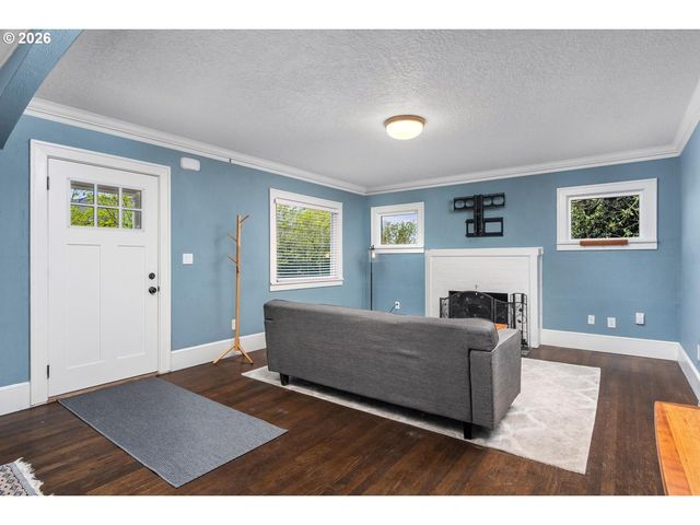 9707 N LOMBARD St, Portland, OR 97203