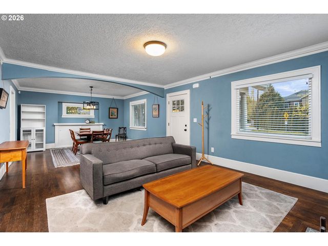 9707 N LOMBARD St, Portland, OR 97203