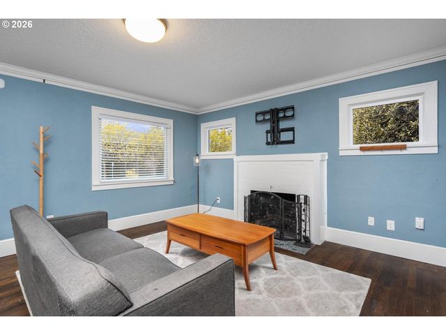 9707 N LOMBARD St, Portland, OR 97203