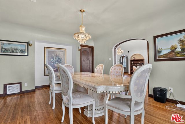 5300 Chesley Avenue, Los Angeles, CA 90043