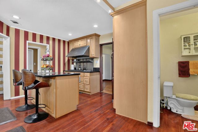 5300 Chesley Avenue, Los Angeles, CA 90043