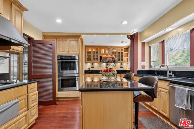 5300 Chesley Avenue, Los Angeles, CA 90043
