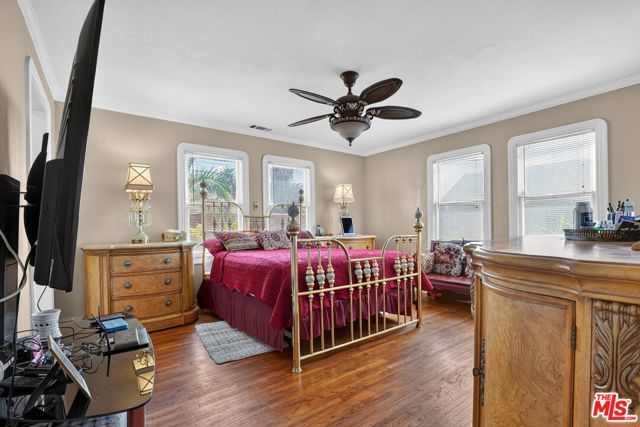 5300 Chesley Avenue, Los Angeles, CA 90043