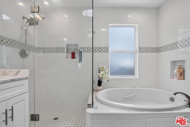 5300 Chesley Avenue, Los Angeles, CA 90043