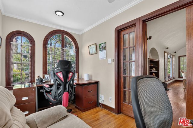 5300 Chesley Avenue, Los Angeles, CA 90043