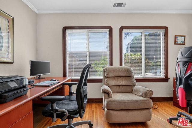 5300 Chesley Avenue, Los Angeles, CA 90043