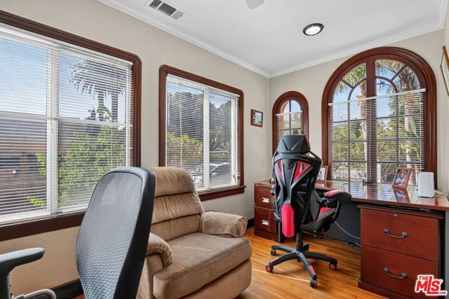 5300 Chesley Avenue, Los Angeles, CA 90043