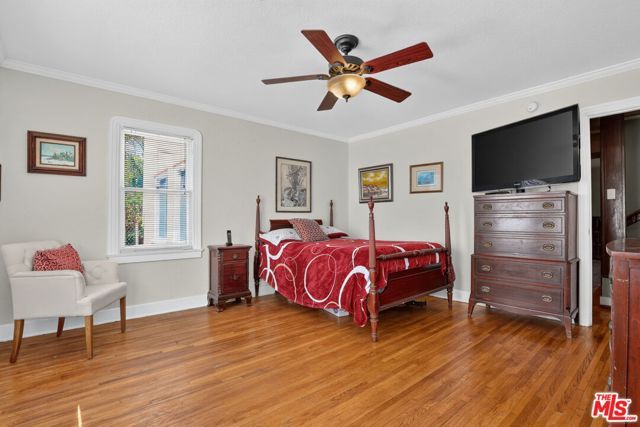 5300 Chesley Avenue, Los Angeles, CA 90043