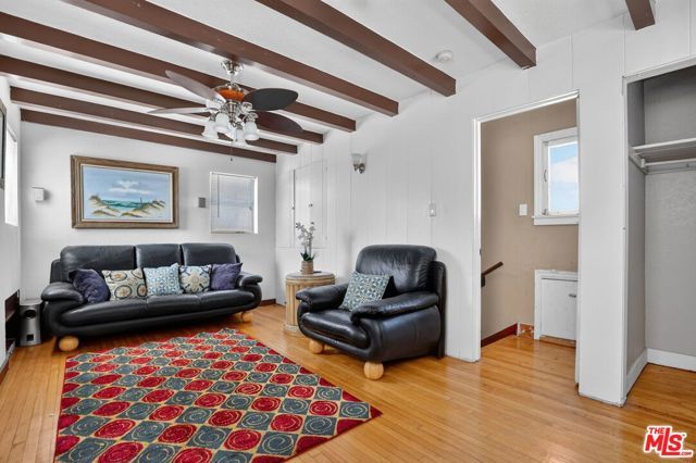 5300 Chesley Avenue, Los Angeles, CA 90043