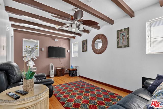 5300 Chesley Avenue, Los Angeles, CA 90043