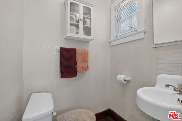 5300 Chesley Avenue, Los Angeles, CA 90043