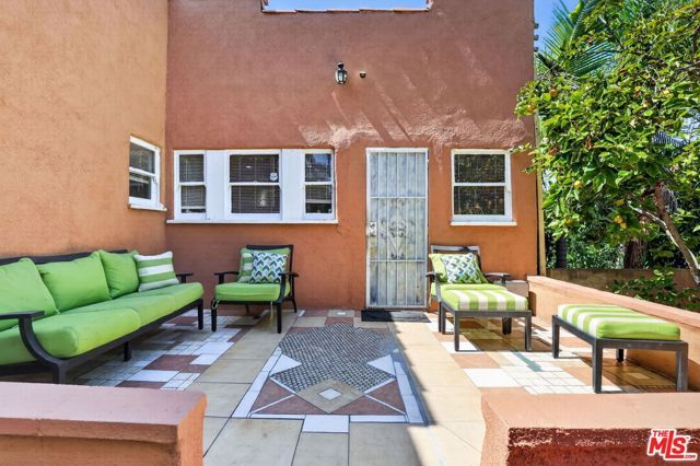 5300 Chesley Avenue, Los Angeles, CA 90043