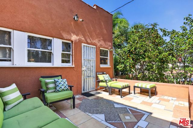 5300 Chesley Avenue, Los Angeles, CA 90043