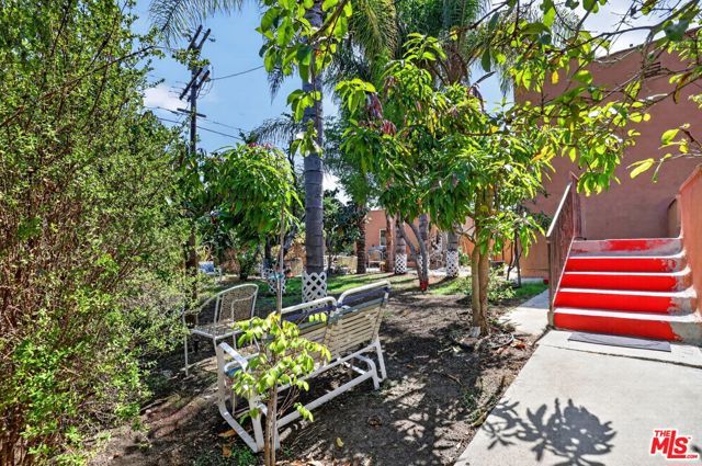 5300 Chesley Avenue, Los Angeles, CA 90043