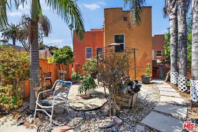 5300 Chesley Avenue, Los Angeles, CA 90043