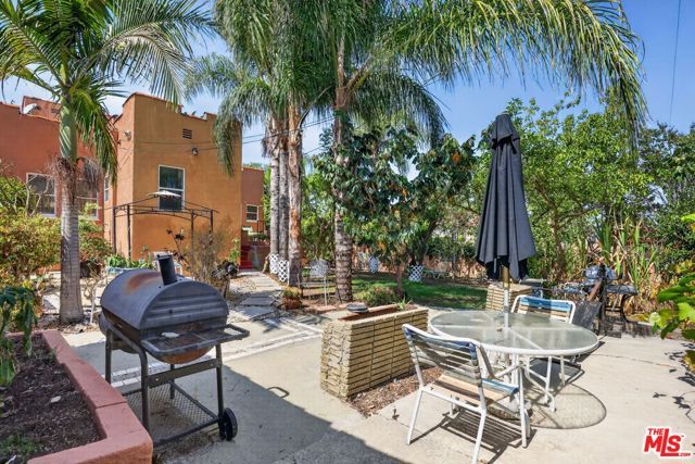 5300 Chesley Avenue, Los Angeles, CA 90043