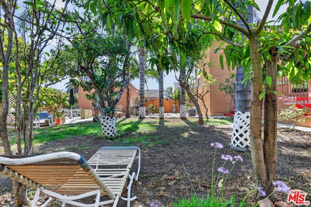 5300 Chesley Avenue, Los Angeles, CA 90043