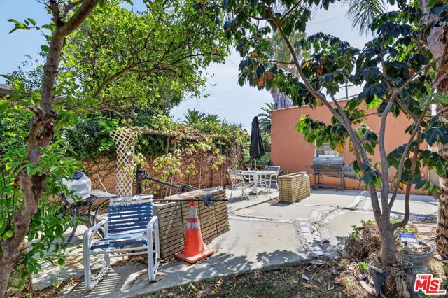 5300 Chesley Avenue, Los Angeles, CA 90043