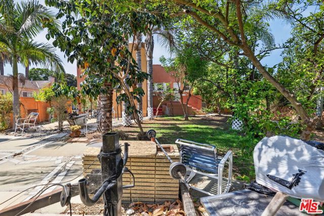 5300 Chesley Avenue, Los Angeles, CA 90043
