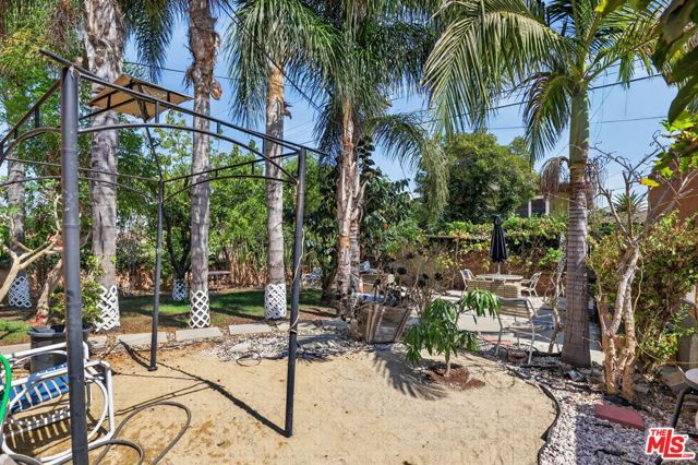 5300 Chesley Avenue, Los Angeles, CA 90043