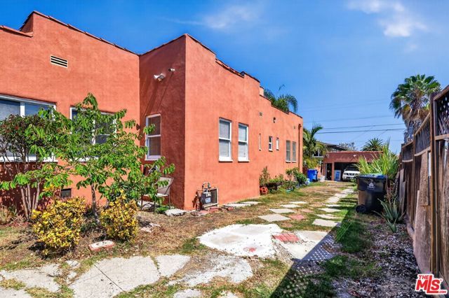 5300 Chesley Avenue, Los Angeles, CA 90043