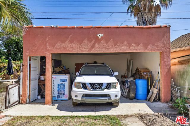5300 Chesley Avenue, Los Angeles, CA 90043