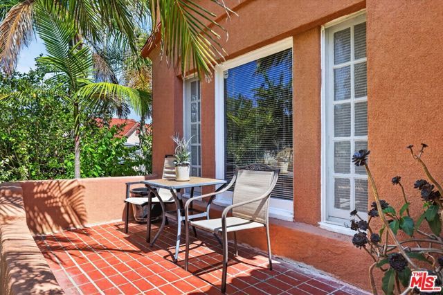 5300 Chesley Avenue, Los Angeles, CA 90043