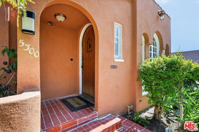 5300 Chesley Avenue, Los Angeles, CA 90043