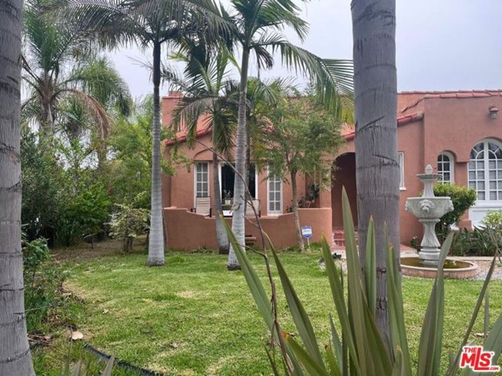 5300 Chesley Avenue, Los Angeles, CA 90043