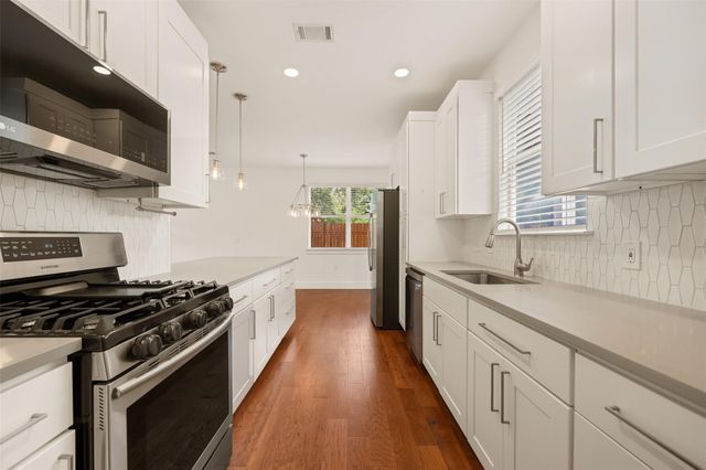 4912 Sara DR A, Austin, TX 78721