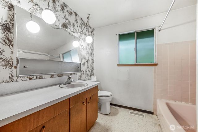 11704 92nd Avenue E, Puyallup, WA 98373