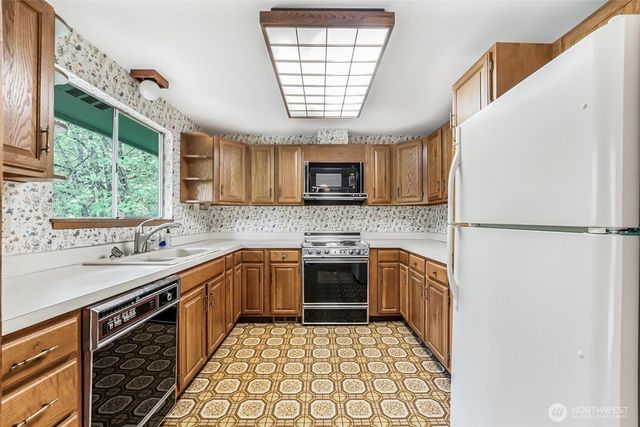 11704 92nd Avenue E, Puyallup, WA 98373
