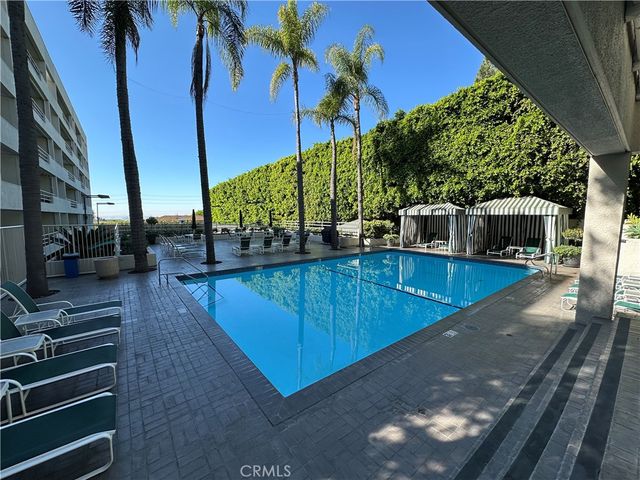 1131 Alta Loma Road 232, West Hollywood, CA 90069