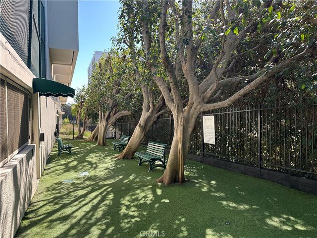 1131 Alta Loma Road 232, West Hollywood, CA 90069