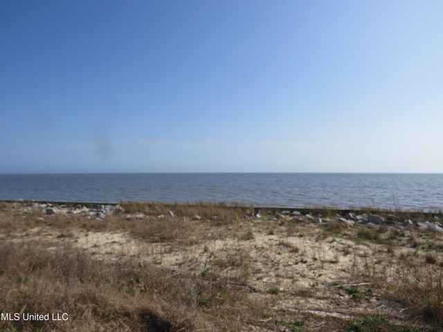 S Main And Belle Fountain Beach Street, Ocean Springs, MS 39564