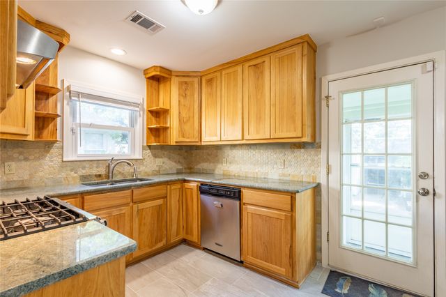 6165 Ravendale Lane, Dallas, TX 75214