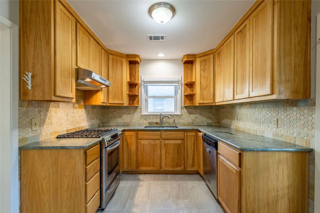 6165 Ravendale Lane, Dallas, TX 75214