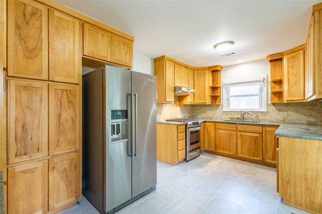 6165 Ravendale Lane, Dallas, TX 75214