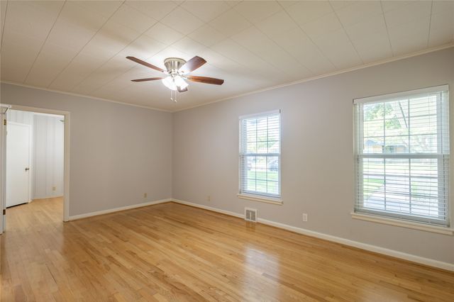 6165 Ravendale Lane, Dallas, TX 75214