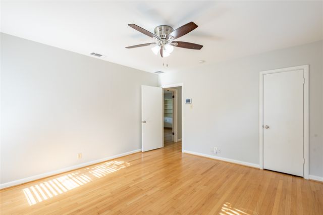 6165 Ravendale Lane, Dallas, TX 75214