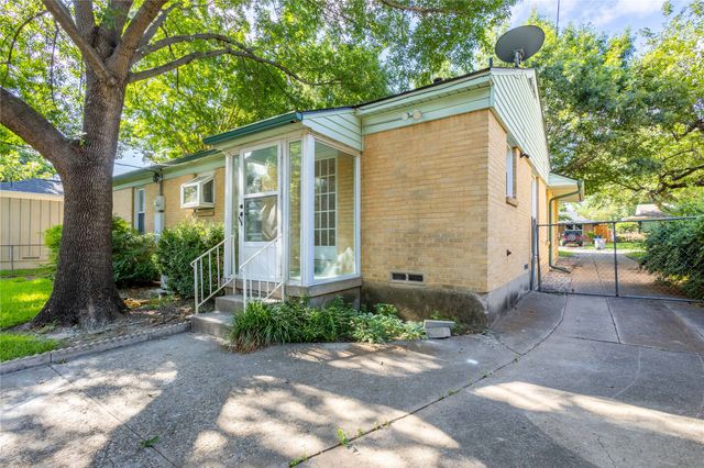 6165 Ravendale Lane, Dallas, TX 75214