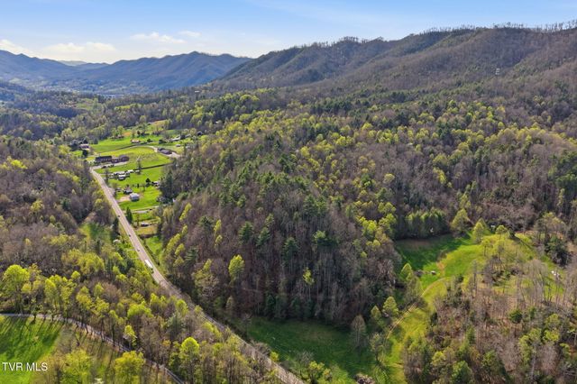 1570 U.S. 321, Hampton, TN 37658