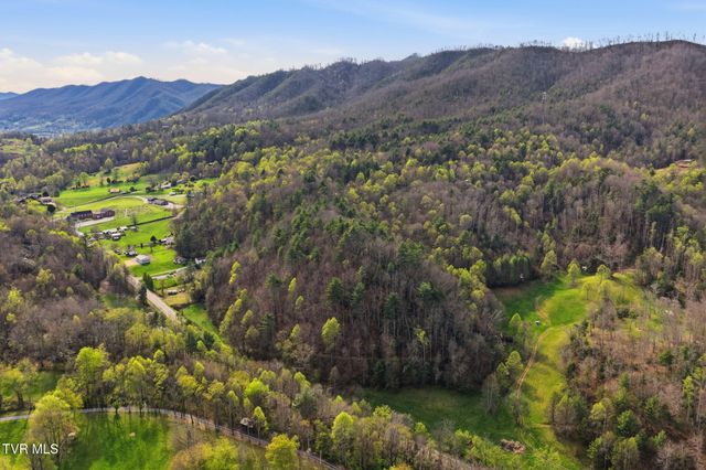 1570 U.S. 321, Hampton, TN 37658