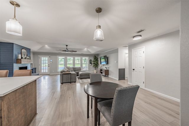 224 Bob White Trail, Burleson, TX 76028