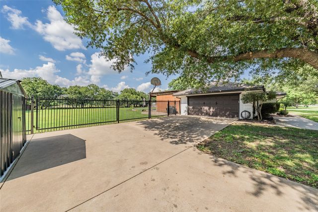 224 Bob White Trail, Burleson, TX 76028