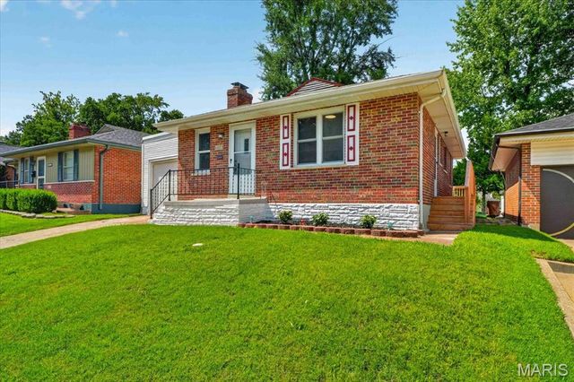 6623 Kenwood Drive, St Louis, MO 63121