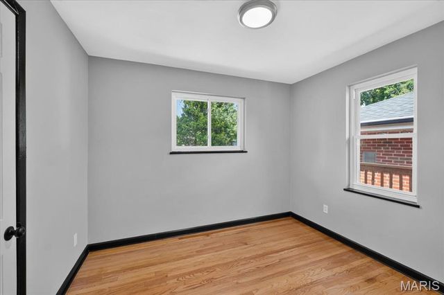 6623 Kenwood Drive, St Louis, MO 63121